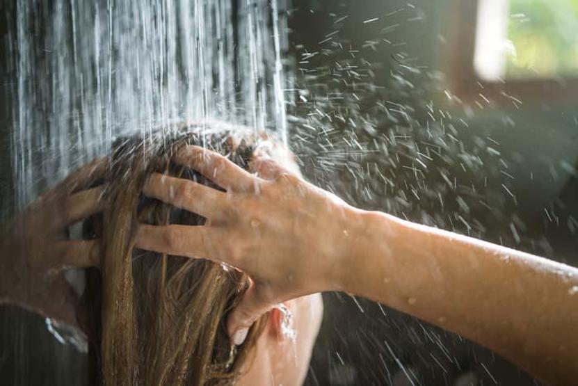 Duş almak için en doğru zaman belli oldu Akşam mı, sabah mı daha faydalı