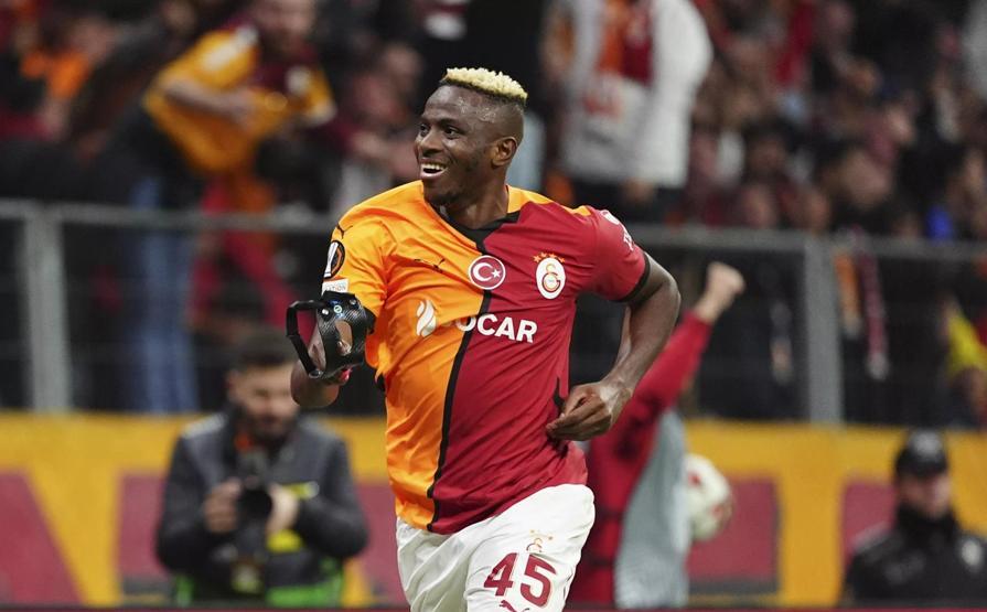 Victor Osimhenden Galatasaray taraftarlarını sevindiren haber