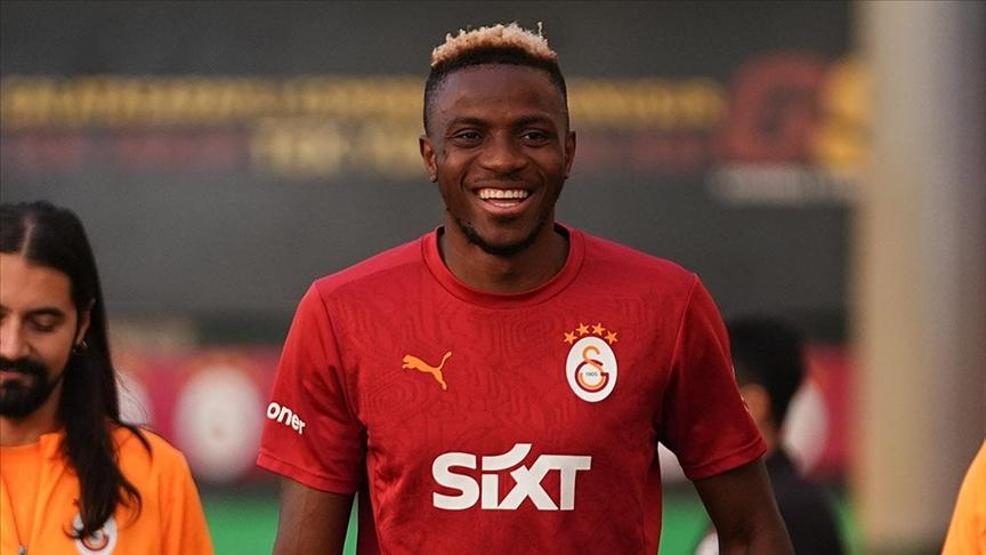 Victor Osimhenden Galatasaray taraftarlarını sevindiren haber