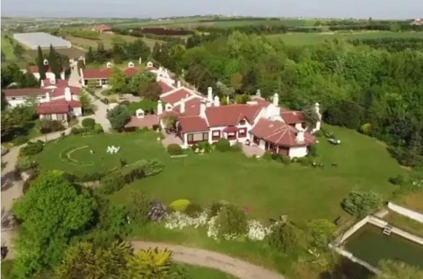 Aşk-ı Memnunun Efsanevi 23 Odalı Çiftlik Evi Satışa Çıktı: Fiyatı Şaşırttı