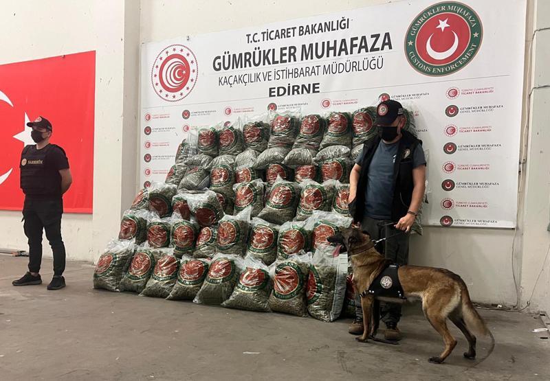 Ticaret Bakanlığından dev operasyon 418 milyon liralık uyuşturucu ve kaçak eşya ele geçirildi