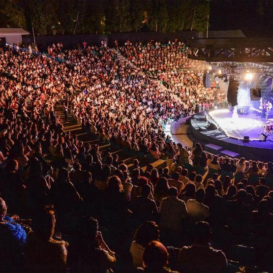 Ajda Pekkanın sahne tarzı 79 yaşındaki Süperstar takipçilerinden tam not aldı: GENÇ KIZ GİBİ