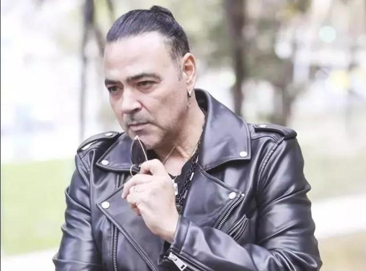 Asker arkadaşı olan ünlü isim bin pişman KEŞKE EMRAH GİBİ VARYEMEZLİK YAPSAYDIM
