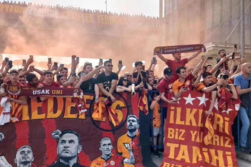 Şampiyon Galatasaray’a İzmir’de görkemli karşılama