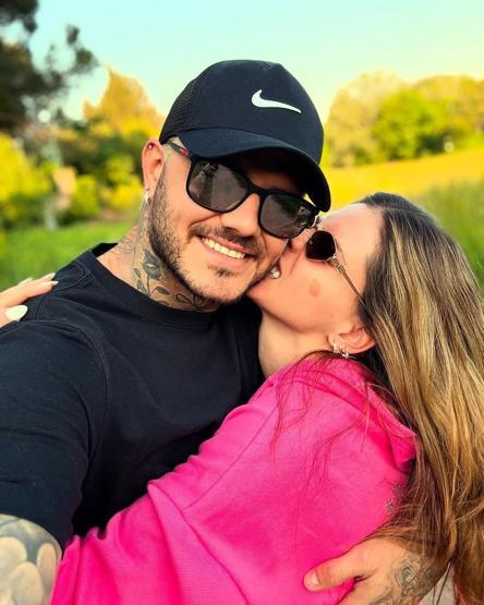 Galatasarayın yıldızı Icardi ile China Suarez havuzda aşka geldi O BAŞKA EVRENDEN BİR TANRIÇA