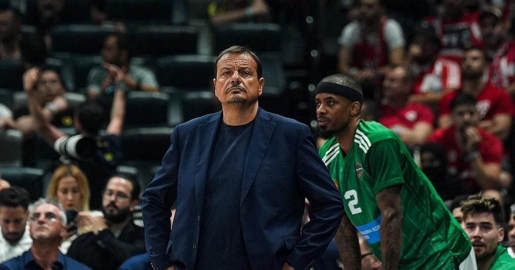 Ergin Ataman, Türkiyeye küfür eden Olympiakos taraftarlarına çok sert tepki gösterdi