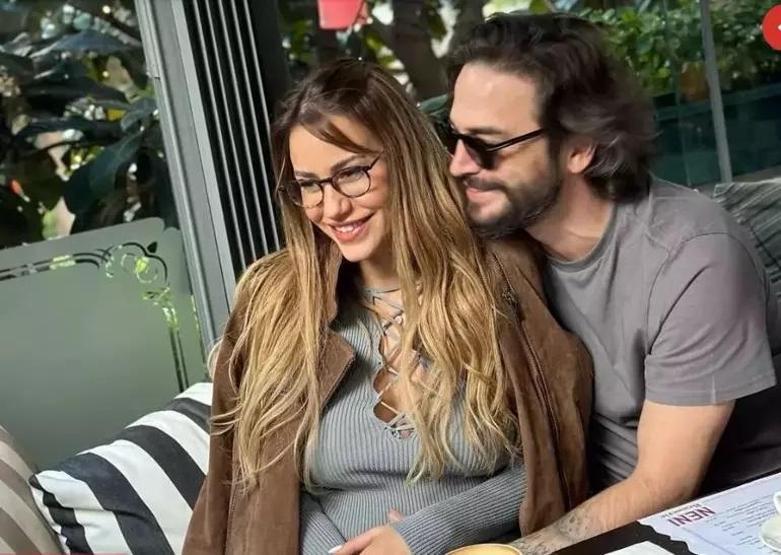 2. KEZ BABA OLUYOR Ahmet Kuralın eşi Çağla Gizem Kural hamile