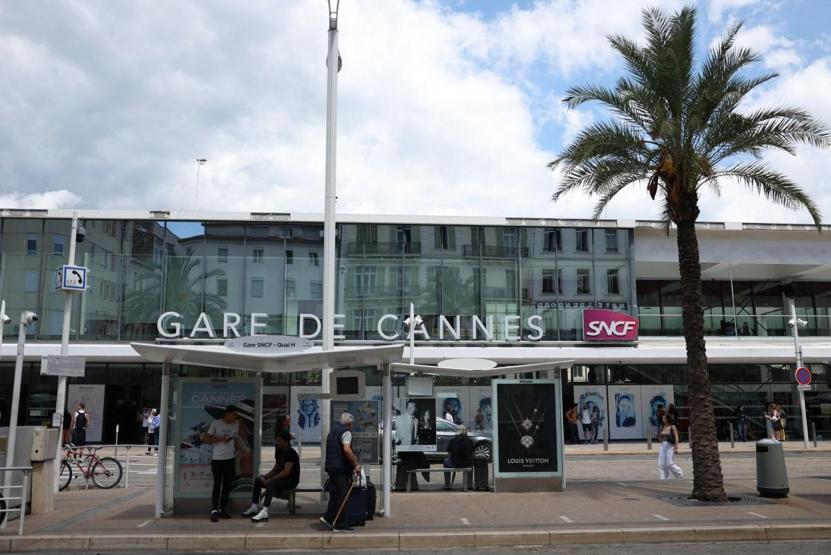 Cannes’da sabotaj şüphesi: Elektrik kesintisi bu kez Fransa’yı vurdu Trafik lambaları, ATM’ler devre dışı kaldı…