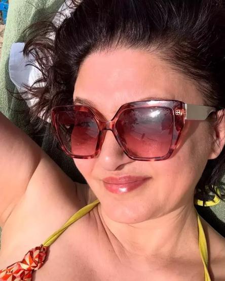 Nurgül Yeşilçaydan tatil pozları Kırmızı mayosuyla deniz sezonunu açtı