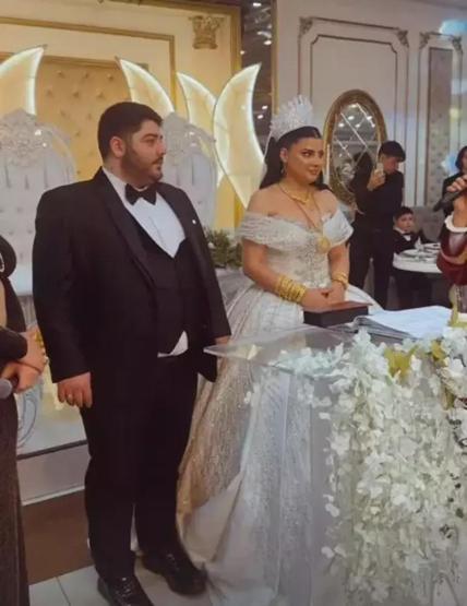 Murat Övüç oğlu Burak Canı evlendirdi Düğünde kilo kilo altın şov Murat Övüç ve eski eşi ilk kez yan yana görüntülendi