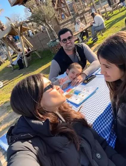 Babasının kopyası Volkan Demirel ve Zeynep Sever Demirelin minik kızları Yasminin son hali