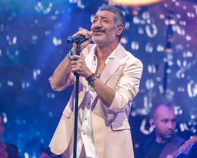Sahnede Kalp Krizi Alarmı Cenk Erenden Sonra Şimdi de Hakan Altun Sahneye Böyle Çıktı