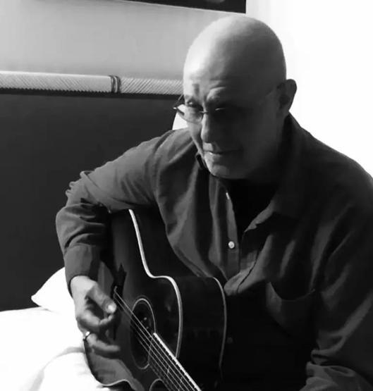 Hayali Gazeteci Olmaktı, Müzik Dünyasının Amcası Oldu İlhan Şeşenin Hayat Hikayesi