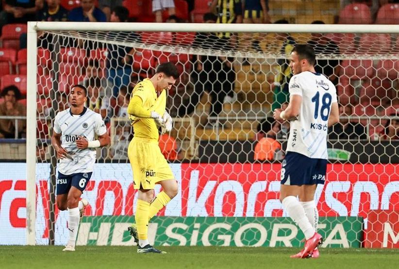 Hatayspordan 4 gol yiyen Fenerbahçe, Mersinde ilkleri yaşadı
