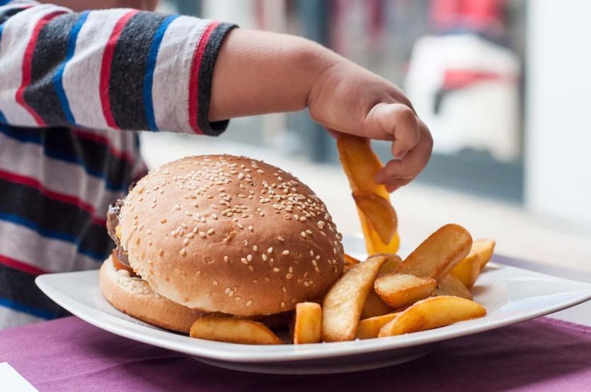 Her 10 Çocuktan 2si Obez Kilo Aldıran Bu Besinlere Aman Dikkat Obeziteye Karşı Beslenme Tüyoları