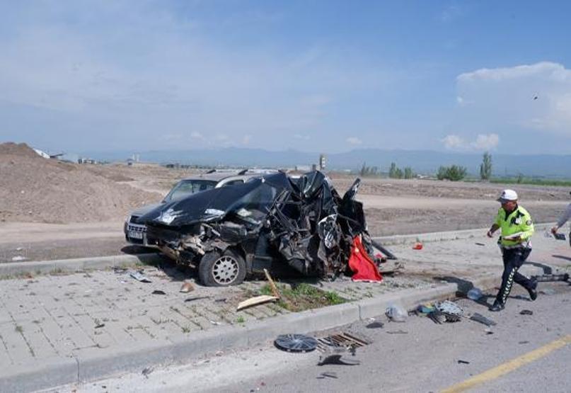 Erzurumda freni boşalan beton mikseri onlarca aracı hurdaya çevirdi