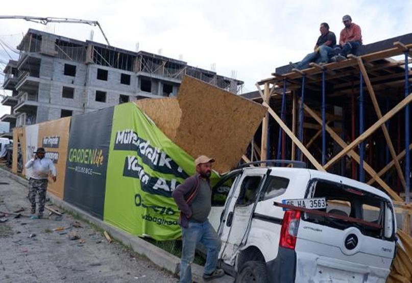 Erzurumda freni boşalan beton mikseri onlarca aracı hurdaya çevirdi