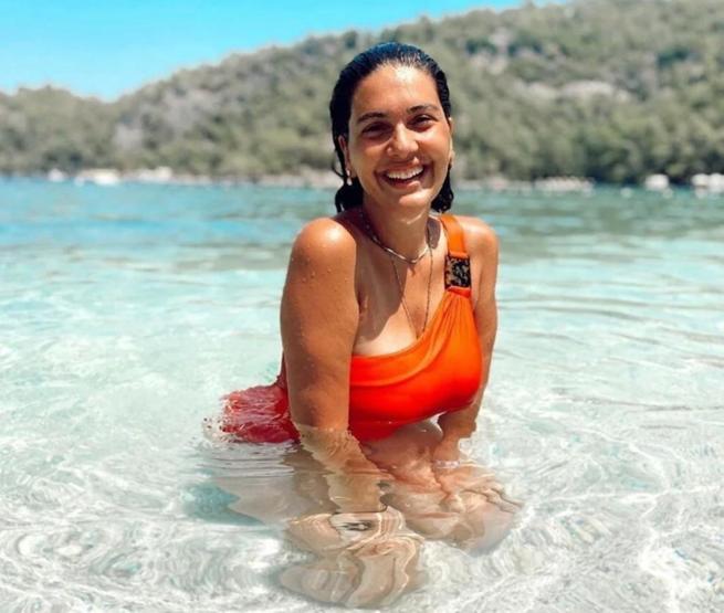 25 Kilo Verdi, Pembe Bikinisiyle Sosyal Medyayı Salladı: Bergüzar Korel’in İnanılmaz Dönüşümü