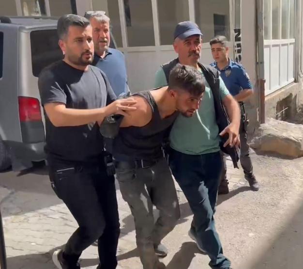 ATMden para çekmeye inmişti Çocuğu araçtan atıp arabayı çaldı