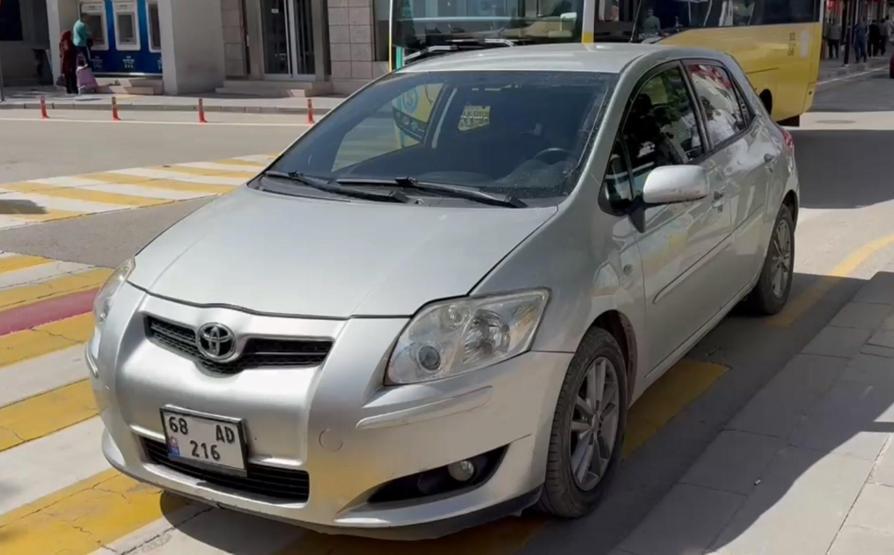 ATMden para çekmeye inmişti Çocuğu araçtan atıp arabayı çaldı