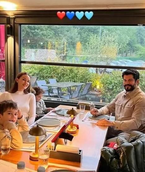 Burak Özçivit ve Fahriye Evcen’den Aile Yemeği Pozu