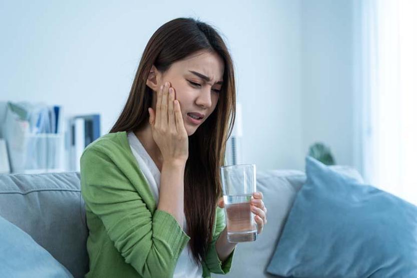 C Vitamini Eksikliği Dişleri Vuruyor Diş Eti Kanamasının Başlıca Sebepleri... Diş Eti Kanamasından Korunmak İçin Öneriler