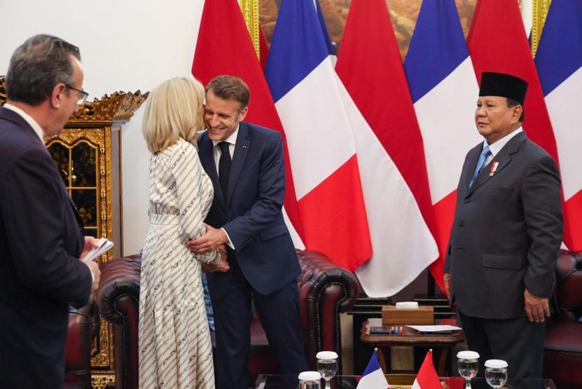 ‘Tokat’ görüntüleriyle gündeme gelmişlerdi: Macron çiftinden yeni poz