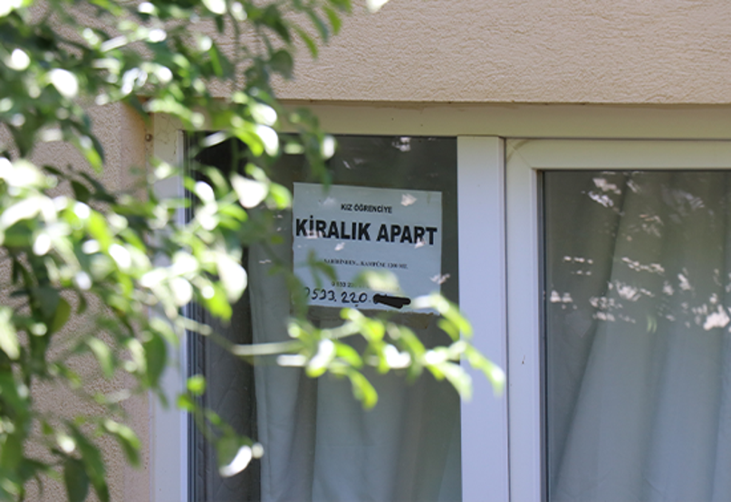 Denizlideki apart skandalında mide bulandıran detaylar: Oğlunu da kayda almış | Kız öğrencilere akılalmaz tuzak