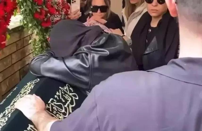 Ablasının ölümüyle sarsılmıştı Simge Sağından yürek burkan paylaşım: ÇOK ÖZLÜYORUM SENİ
