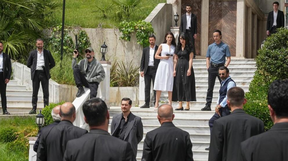 ‘SANA AŞIK OLMAMAK ÇOK ZOR EŞREF TEK’