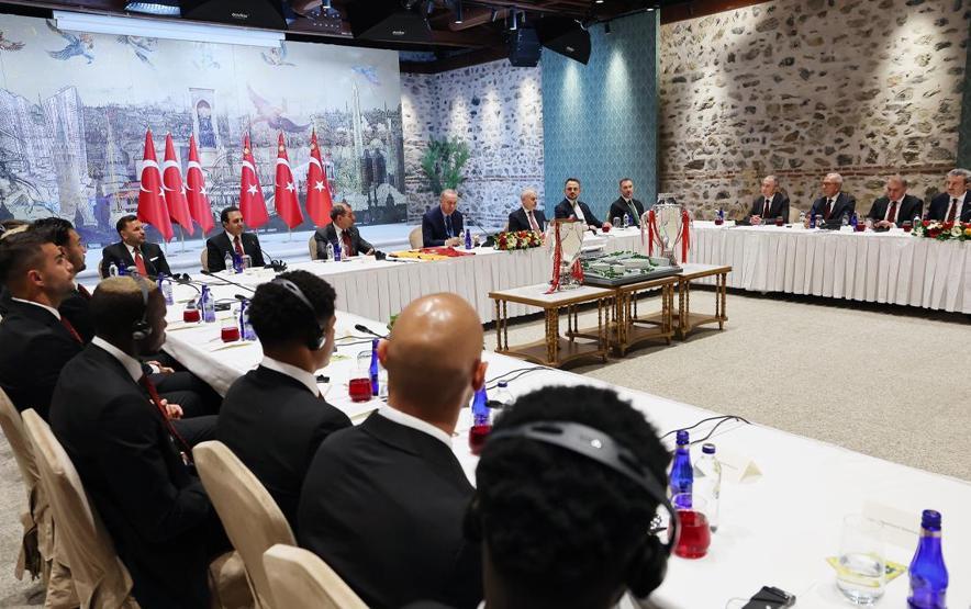 Cumhurbaşkanı Erdoğan, Süper Lig şampiyonu Galatasarayı kabul etti