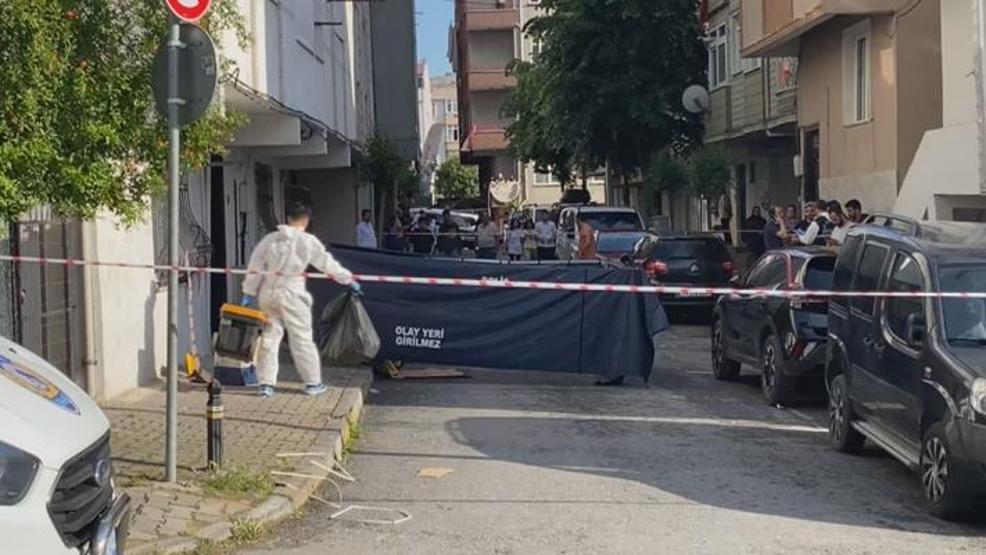 Bağcılarda kan donduran olay Eşini silahla yaralayıp intihar etti