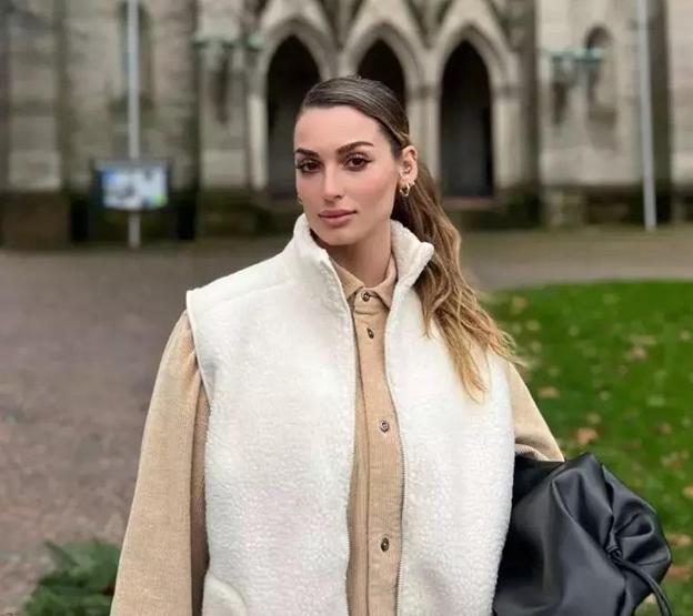 YASAK AŞK İDDİASI Survivor Yağmur Banda ile Efecan sevgili mi Herkesi şoke eden kare