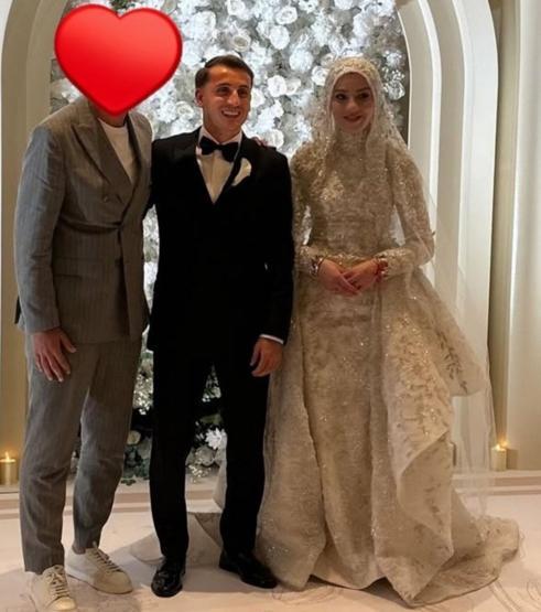 Benficanın yıldızı Kerem Aktürkoğlu, nişanlısı Ceren Azak ile evlendi ÜNLÜ FUTBOLCUNUN MUTLU GÜNÜ