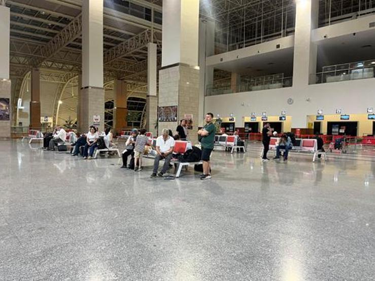 Diyarbakır Havalimanı pistinde çatlak Uçaklar başka meydanlara divert etti