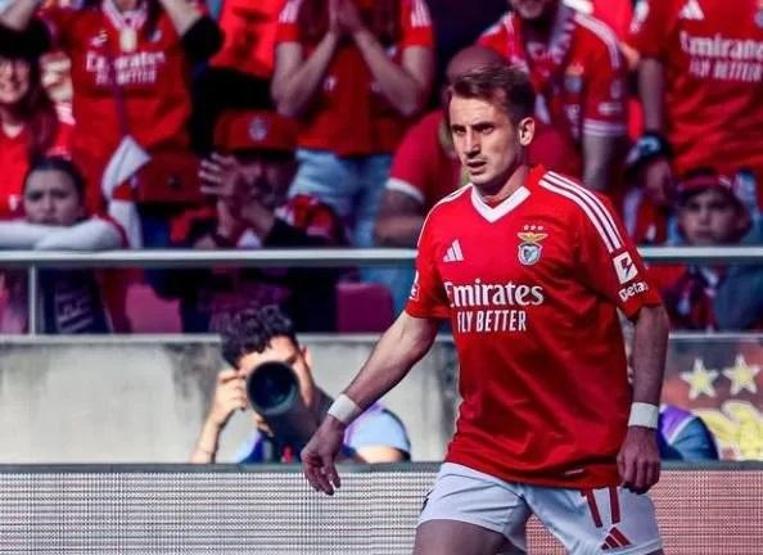 Benficanın yıldızı Kerem Aktürkoğlu, nişanlısı Ceren Azak ile evlendi ÜNLÜ FUTBOLCUNUN MUTLU GÜNÜ