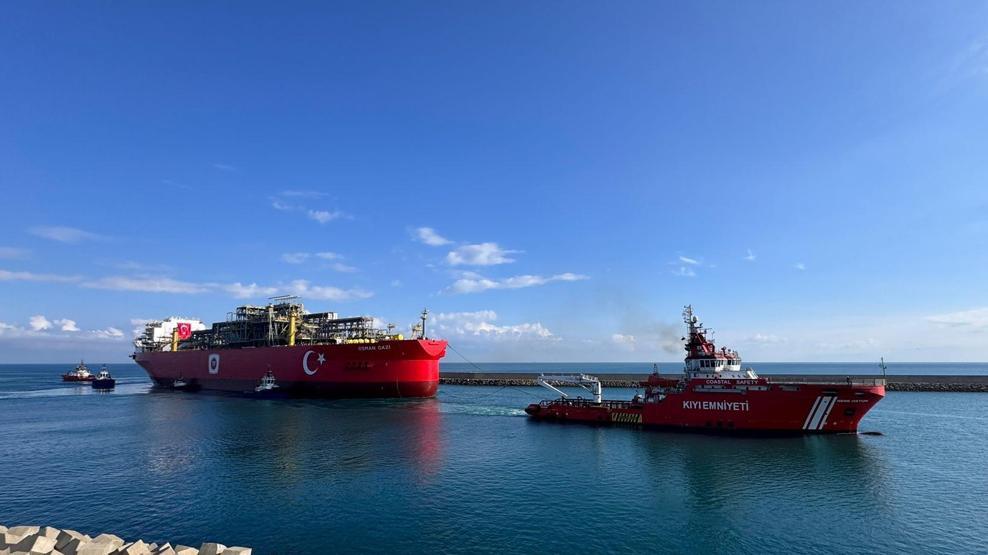 Türkiye’nin ilk yüzer doğal gaz üretim platformu Osman Gazi Filyos Limanı’na ulaştı