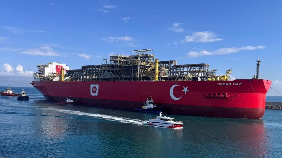 Türkiye’nin ilk yüzer doğal gaz üretim platformu Osman Gazi Filyos Limanı’na ulaştı