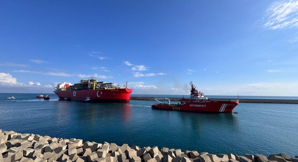 Türkiye’nin ilk yüzer doğal gaz üretim platformu Osman Gazi Filyos Limanı’na ulaştı