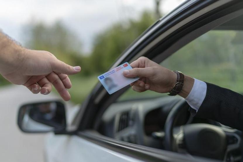 YENİ TRAFİK CEZALARI 2025: Alkollü Araç Kullanımı, Hız İhlali, Drift ve Emniyet Kemeri Cezaları: Trafik Kanunu Maddeleri Değişiyor