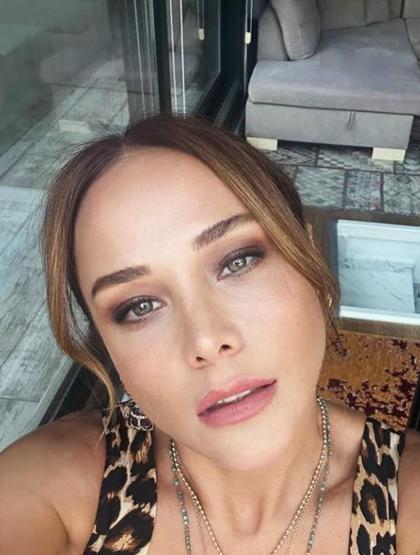 Kim der ki 45 yaşında Poyraz Karayelin Ayşegülü Burçin Terzioğlunun güzellik sırrı Sivilce ve akneye karşı koruyor, cildi pürüzsüz yapıyor