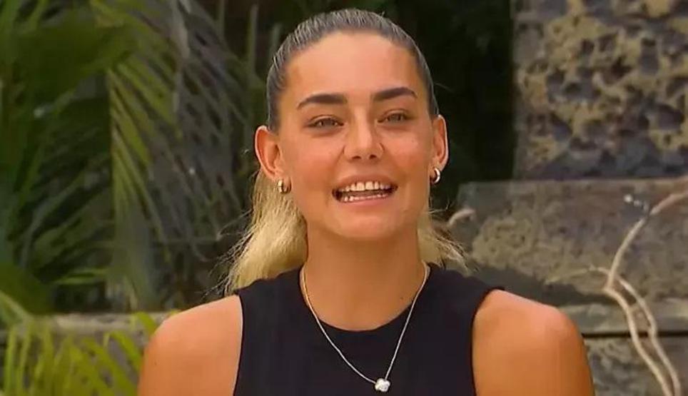 Survivordan elenen yarışmacı belli oldu Aycan-Sevgi düellosu nefes kesti Milyonların gönlünü kazandı, adaya veda etti