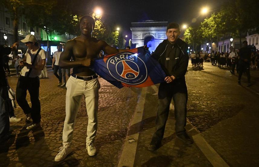 PSG şampiyon oldu, Paris yandı Fransız bakandan tepki çeken barbar paylaşımı...