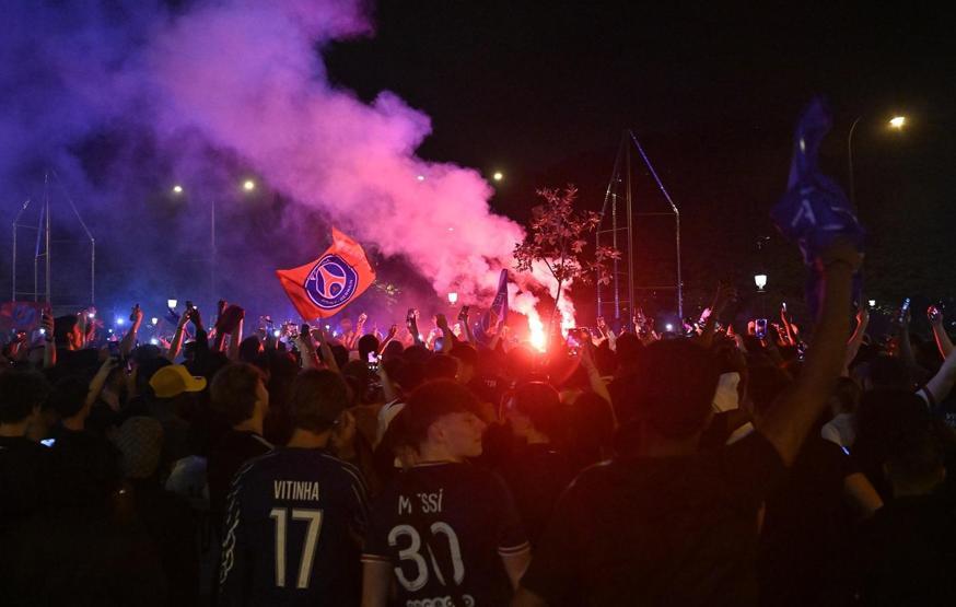 PSG şampiyon oldu, Paris yandı Fransız bakandan tepki çeken barbar paylaşımı...