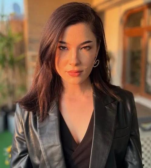 Esra Kılıçtan sert çıkış: Erkekler prenses oldu, peşlerinden koşmamızı bekliyorlar