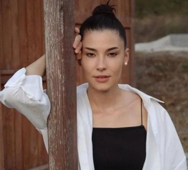 Esra Kılıçtan sert çıkış: Erkekler prenses oldu, peşlerinden koşmamızı bekliyorlar