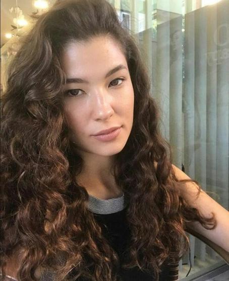 Esra Kılıçtan sert çıkış: Erkekler prenses oldu, peşlerinden koşmamızı bekliyorlar