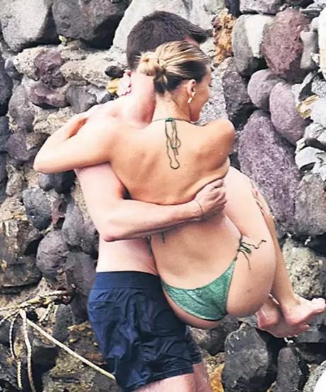 Bodrum’da yaz coşkusu başladı Bikinisi tüm dikkatleri üzerine çekti