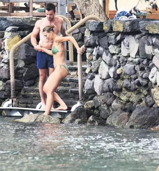 Bodrum’da yaz coşkusu başladı Bikinisi tüm dikkatleri üzerine çekti
