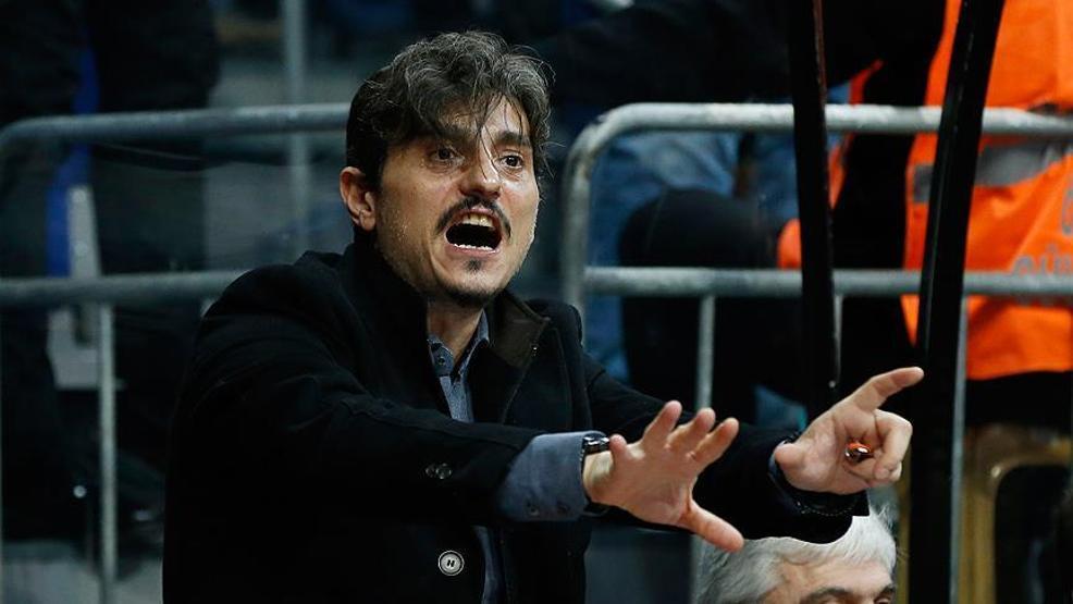 Ergin Ataman, Türkiyeye küfür eden Olympiakos taraftarlarına çok sert tepki gösterdi